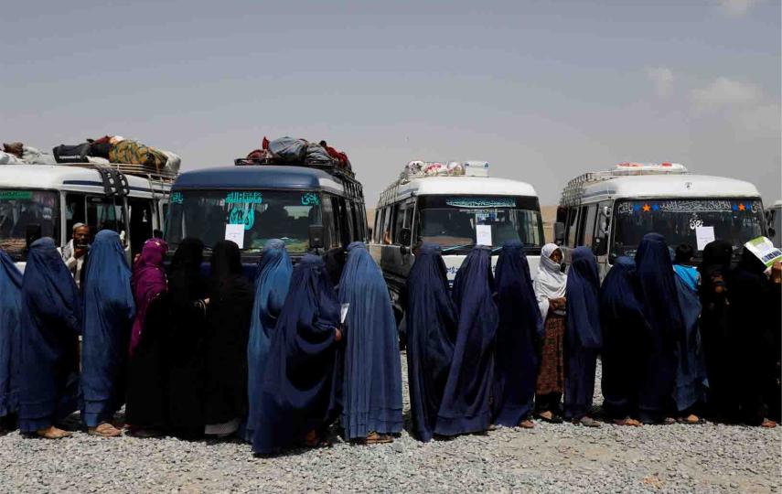 Displaced Afghan women stand waiting to receive cash aid for displaced people in Kabul, Afghanistan, 28 July 2022. 