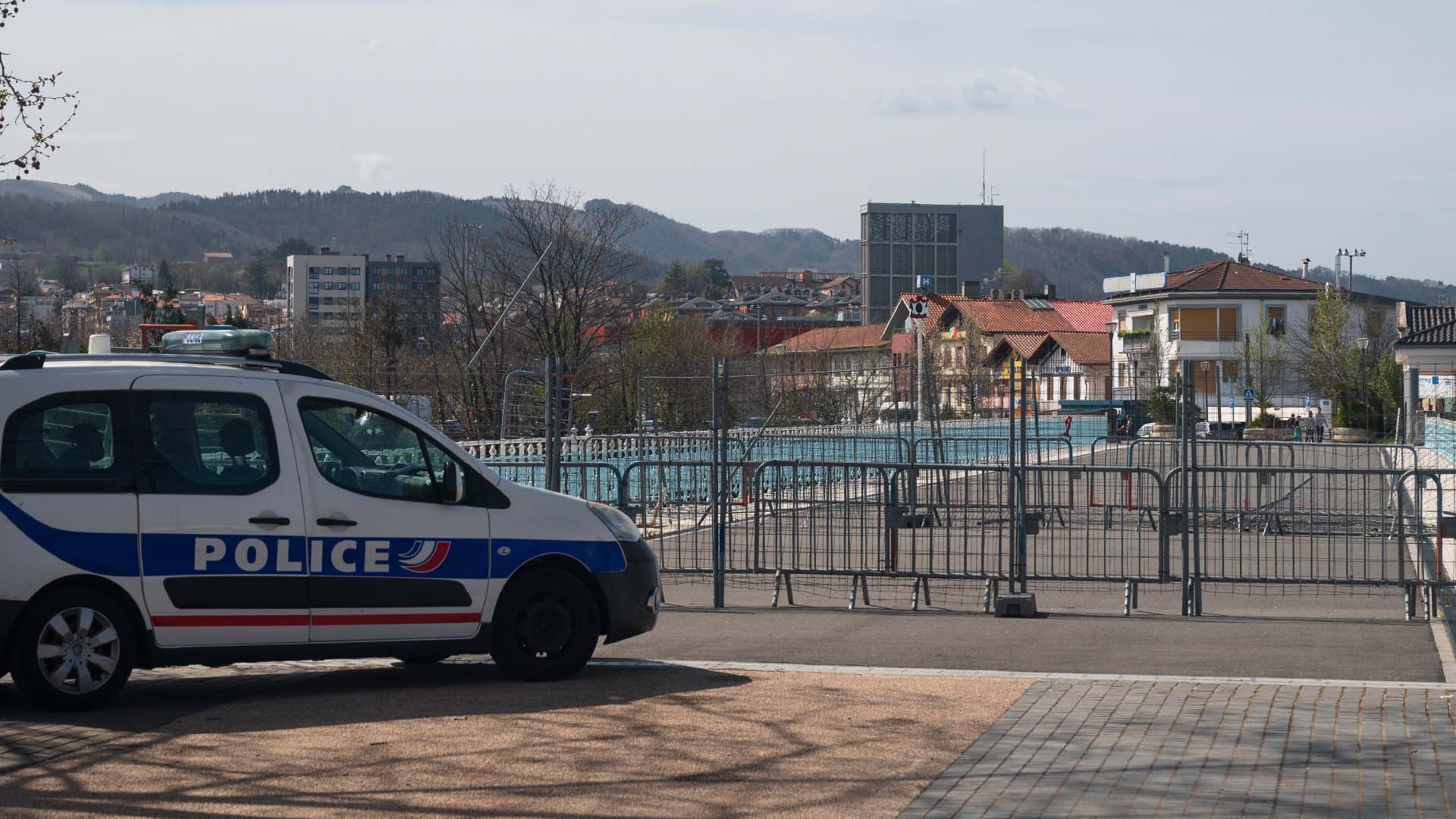 A photograph of a French police car parked on the pedestrian bridge connecting Hendaye, France to nearby Irun, Spain.